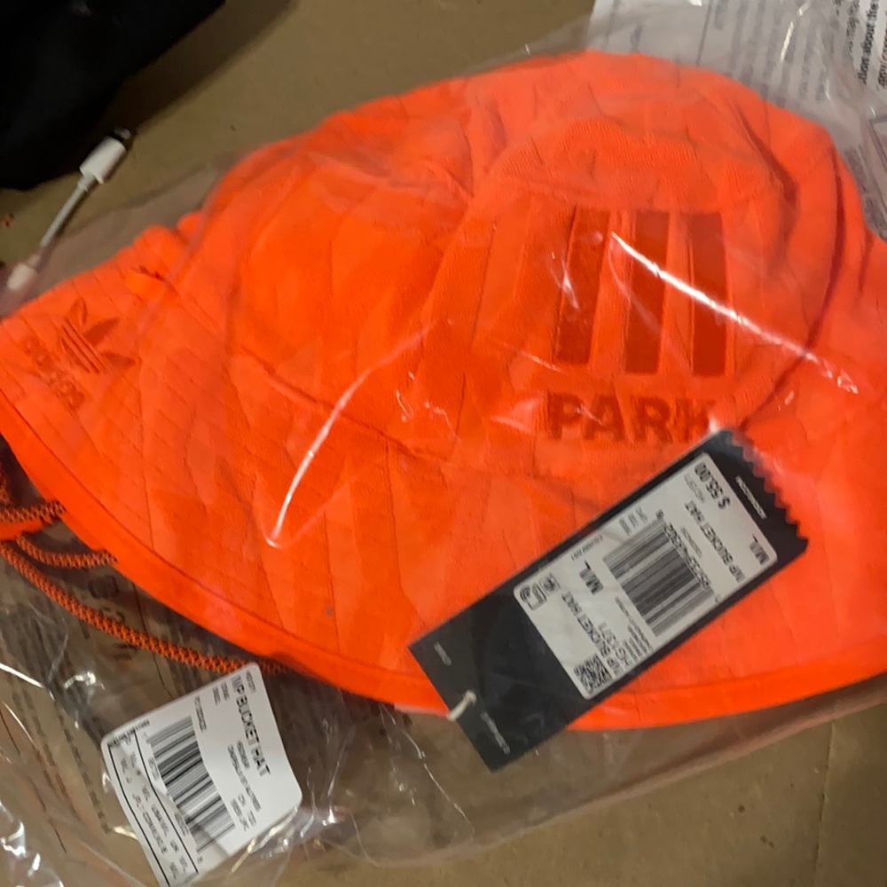 IVY PARK x ADIDAS Bucket Hat - Picture 3 of 9